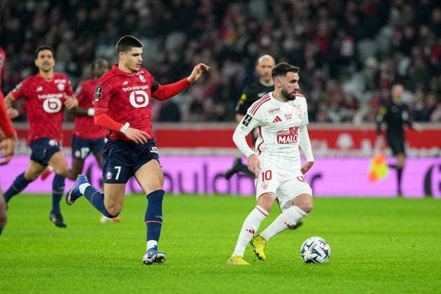 Lille OSC v Stade Brestois 29 - Ligue 1 McDonald s 2025 2026 07 Matias Fernandez PARDO (losc) - 10 Romain DEL CASTILLO (sb29) during the Ligue 1 McDonald s match between Lille and Brest at Stade Pierre Mauroy on February 14, 2026 in Lille, France. Lille France  Copyright: xFEPx 776348290