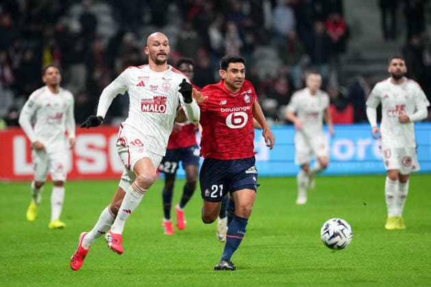 Lille OSC v Stade Brestois 29 - Ligue 1 McDonald s 2025 2026 21 Benjamin ANDRE (losc) - 19 Ludovic AJORQUE (sb29) during the Ligue 1 McDonald s match between Lille and Brest at Stade Pierre Mauroy on February 14, 2026 in Lille, France. Lille France  Copyright: xFEPx 776348290