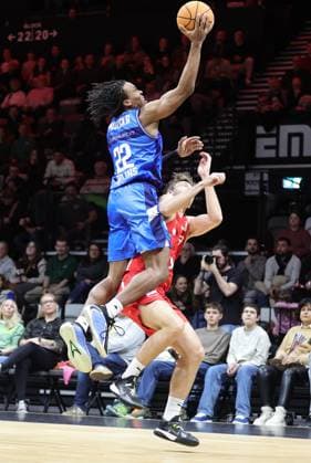 14.02.2026 - Basketball - Saison 2025 2026 - 2. Bundesliga Pro-A - 23. Spieltag: Nürnberg Falcons Basketball Club NBC - HAKRO Merlins Crailsheim - Sportfoto Zink DaMa - xdaxmax - Antonio Dewane Madlock Jr (22, Hakro Merlins Crailsheim ) Christian Feneberg (7, Nürnberg Falcons BC NBC )