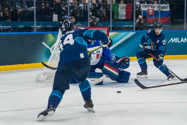 February 14, 2026, Milan, Lombardy, Italy: Forward Sebastian Aho 20 of Team Finland makes a goal against Team Italy in the Preliminary Round Group B at the Milano Santagiulia Ice hockey, Eishockey Arena in MILAN, Italy during the 2026 Milano Cortina Winter Olympics. Milan Italy - ZUMAa161 20260214_oly_a161_081 Copyright: xWalterxG.xArcex