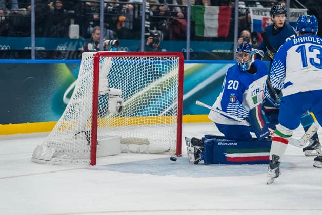 February 14, 2026, Milan, Lombardy, Italy: Forward Sebastian Aho 20 of Team Finland makes a goal against Team Italy in the Preliminary Round Group B at the Milano Santagiulia Ice hockey, Eishockey Arena in MILAN, Italy during the 2026 Milano Cortina Winter Olympics. Milan Italy - ZUMAa161 20260214_oly_a161_089 Copyright: xWalterxG.xArcex