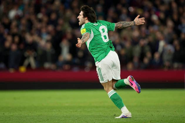 Aston Villa v Newcastle United - Emirates FA Cup Fourth Round Sandro Tonali of Newcastle United celebrates equalizing goal during the Emirates FA Cup Fourth Round match between Aston Villa and Newcastle United on February 14, 2026 in Birmingham, England. WARNING! This Photograph May Only Be Used For Newspaper And Or Magazine Editorial Purposes. May Not Be Used For Publications Involving 1 player, 1 Club Or 1 Competition Without Written Authorisation From Football DataCo Ltd. For Any Queries, Please Contact Football DataCo Ltd on +44 (0) 207 864 9121 Birmingham Villa Park England United Kingdom Copyright: xAllstarxPicturexLibraryxLtdx