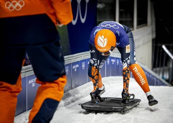 CORTINA D AMPEZZO - Skeleton star Kimberley Bos during the third heat of the skeleton competition at the Cortina Sliding Centre. IRIS VAN DEN BROEK ANP xVIxANPxSportx xxANPxIVx 550695784 originalFilename: 550695784.jpg