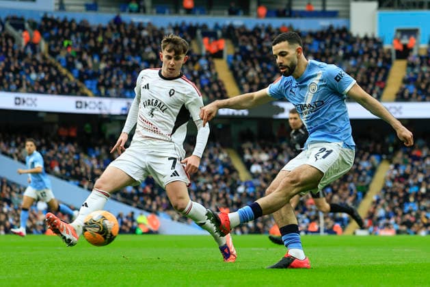 Manchester City v Salford City, FA Cup Rayan Ait-Nouri (21) of Manchester City crosses the ball watched by Ben Woodburn (7) of Salford City during the FA Cup match between Manchester City and Salford City at the Etihad Stadium, Manchester, UK on 14 February 2026. Manchester Etihad Stadium Manchester UK Editorial use only DataCo restrictions apply See www.football-dataco.com , Copyright: xConorxMolloyx PSI-23752-0095