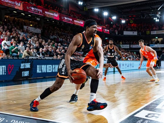 Justin Simon (ratiopharm Ulm, 15) im Dribbling RASTA Vechta vs. ratiopharm Ulm, Basketball, easyCredit Basketball Bundesliga, 20. Spieltag, Saison 2025 2026, 14.02.2026 RASTA Vechta vs. ratiopharm Ulm, Basketball, easyCredit Basketball Bundesliga, 20. Spieltag, Saison 2025 2026, 14.02.2026 Vechta Copyright: xEibner-Pressefoto DamianxKruczynx EP_DKI
