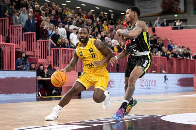 Tigers Tuebingen - BBC Bayreuth, Herren, 2. Bundesliga, Barmer 2. Basketball Bundesliga, pro A, 23. Spieltag, Spielzeit 2025 2026, 14.02.2026 Jordan Johnson (Tigers Tuebingen, 11) auf dem Weg zum Korb