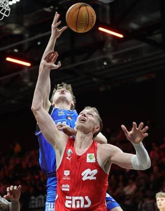 14.02.2026 - Basketball - Saison 2025 2026 - 2. Bundesliga Pro-A - 23. Spieltag: Nürnberg Falcons Basketball Club NBC - HAKRO Merlins Crailsheim - Sportfoto Zink DaMa - xdaxmax - Nic Nicholas Welp (20, Hakro Merlins Crailsheim ) Trevor James Baskin (22, Nürnberg Falcons BC NBC )