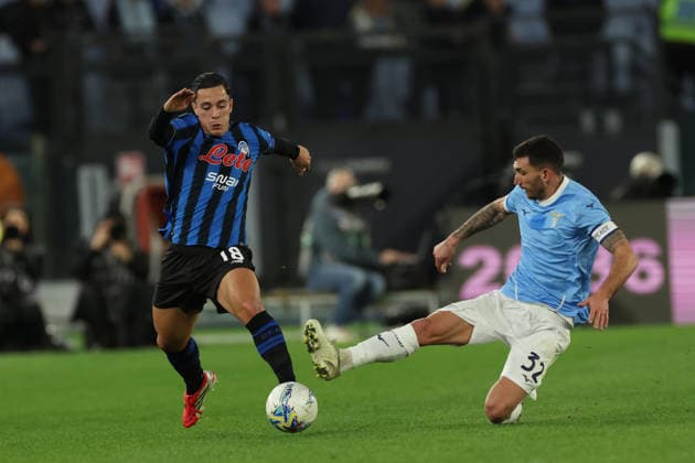 February 14, 2026, Rome, Lazio, Italy: Atalanta s Giacomo Raspadori and Daniele Cataldi of Lazio during Serie A soccer match SS Lazio - Atalanta BC at Stadio Olimpico on February 14 2026 in Rome , Italy. SS Lazio - Atalanta BC - Serie A  - ZUMAl131 20260214_zsp_l131_014 Copyright: xCiroxDexLucax