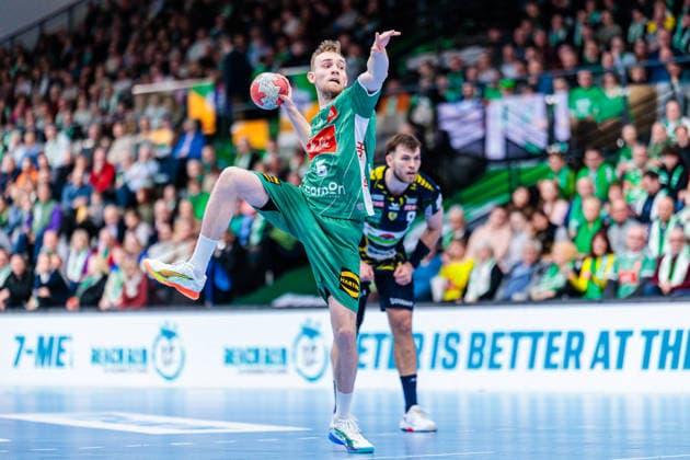 Florian Kranzmann (GWD Minden, 05) beim Siebenmeter 7 Meter Wurf GER, GWD Minden vs. Rhein-Neckar Loewen, Handball, 1. Bundesliga, 21. Spieltag, Spielzeit 2025 2026, 14.02.2026 GER, GWD Minden vs. Rhein-Neckar Loewen, Handball, 1. Bundesliga, 21. Spieltag, Spielzeit 2025 2026, 14.02.2026 Minden Copyright: xEibner-Pressefoto JanxRollingerx EP_JSK