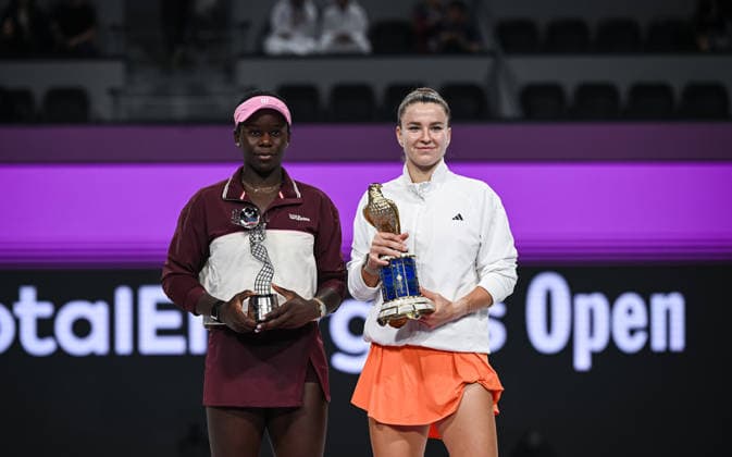 Qatar TotalEnergies Open 2026 Final, victory ceremony, winner Karolina Muchova (r, CZE) and runner up Victoria Mboko (l, CAN) Karolina Muchova (CZE), Victoria Mboko (CAN)