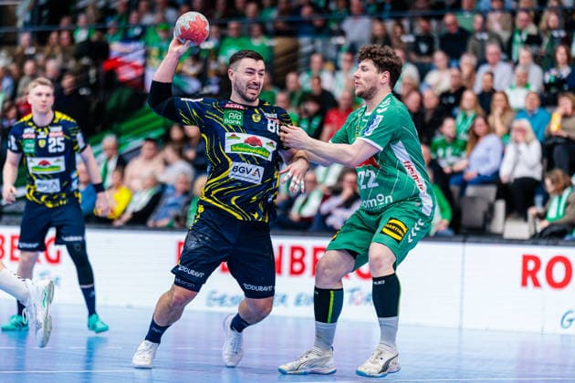v.l. Jannik Kohlbacher (Rhein-Neckar Loewen, 80), Philipp Vorlicek (GWD Minden, 22) GER, GWD Minden vs. Rhein-Neckar Loewen, Handball, 1. Bundesliga, 21. Spieltag, Spielzeit 2025 2026, 14.02.2026 GER, GWD Minden vs. Rhein-Neckar Loewen, Handball, 1. Bundesliga, 21. Spieltag, Spielzeit 2025 2026, 14.02.2026 Minden Copyright: xEibner-Pressefoto JanxRollingerx EP_JSK