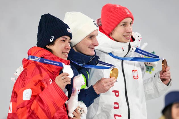OLYMPICS - Winter Olympic Games, Olympische Spiele, Olympia, OS Milano Cortina 2026 PREDAZZO,ITALY,14.FEB.26 - OLYMPICS, Ski jumping, Skispringen, Ski, nordisch - Winter Olympic Games Milano Cortina 2026, large hill, men, medal ceremony. Image shows the rejoicing of Ren Nikaido (JPN), Domen Prevc (SLO) and Kacper Tomasiak (POL).  GEPAxpictures xMatthiasxTrinkl
