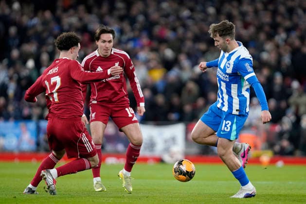 Liverpool v Brighton and Hove Albion, Liverpool, UK - 14 Feb 2026 Jack Hinshelwood of Brighton and Hove Albion battles for the ball with Curtis Jones of Liverpool during the Emirates FA Cup match between Liverpool and Brighton and Hove Albion at Anfield, Liverpool on 14 February 2026 ( Liverpool Anfield Liverpool England Copyright: xHarryxCornish PPAUKx PPA-248263