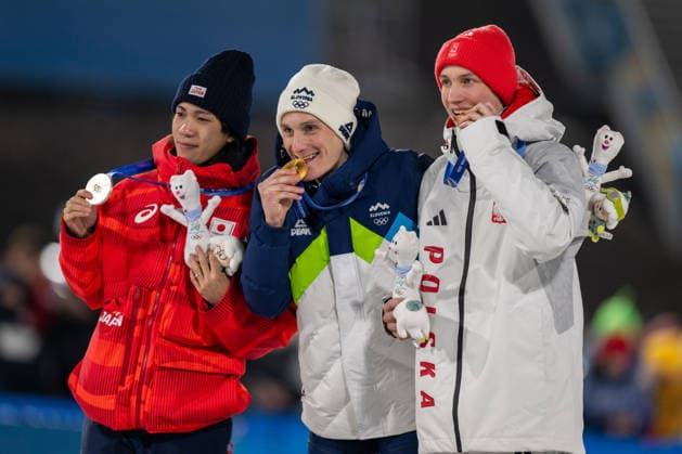OLYMPICS - Winter Olympic Games, Olympische Spiele, Olympia, OS Milano Cortina 2026 PREDAZZO,ITALY,14.FEB.26 - OLYMPICS, Ski jumping, Skispringen, Ski, nordisch - Winter Olympic Games Milano Cortina 2026, large hill, men, medal ceremony. Image shows Ren Nikaido (JPN), Domen Prevc (SLO) and Kacper Tomasiak (POL) with their medals.  GEPAxpictures xOliverxLerch