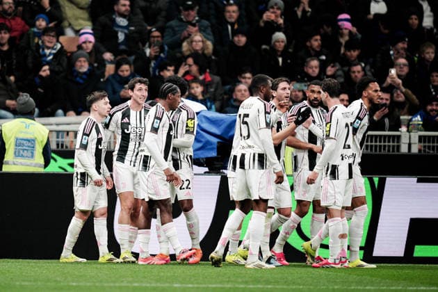 Juventus Andrea Cambiaso celebrates after scoring goal for his team during the Serie A soccer match between Inter and Juventus at the San Siro Stadium in Milan , north Italy - Saturday, February 14, 2025. - Soccer .  Copyright: xMarcoxAlpozzi LaPressex