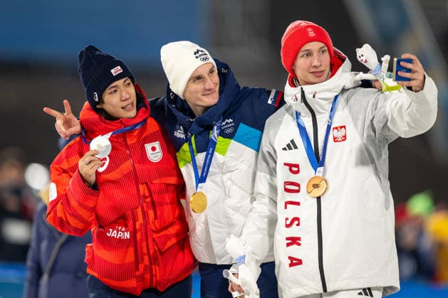 OLYMPICS - Winter Olympic Games, Olympische Spiele, Olympia, OS Milano Cortina 2026 PREDAZZO,ITALY,14.FEB.26 - OLYMPICS, Ski jumping, Skispringen, Ski, nordisch - Winter Olympic Games Milano Cortina 2026, large hill, men, medal ceremony. Image shows Ren Nikaido (JPN), Domen Prevc (SLO) and Kacper Tomasiak (POL) with their medals.  GEPAxpictures xOliverxLerch