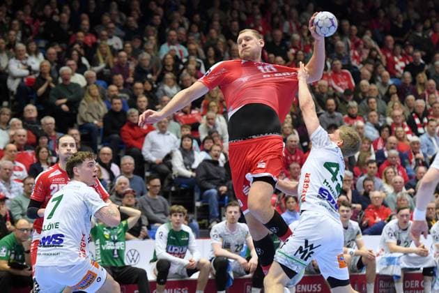 Dainis Kristopans (MT Melsungen 10) beim Wurf; Martin Hanne (Frisch Auf Goeppingen 42) (R), Victor Kloeve (Frisch Auf Goeppingen 7) , GER, MT Melsungen - Frisch Auf Goeppingen, Handball, 1. Bundesliga, 21. Spieltag, Saison 2025 2026, 14.02.2026, GER, MT Melsungen - Frisch Auf Goeppingen, Handball, 1. Bundesliga, 21. Spieltag, Saison 2025 2026, 14.02.2026 Kassel Copyright: xEibner-Pressefotox xRolandxSippelx EP_RSL