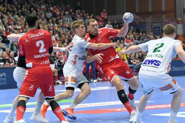 Dainis Kristopans (MT Melsungen 10) (am Ball), Martin Hanne (Frisch Auf Goeppingen 42) ()M, Oskar Neudeck (Frisch Auf Goeppingen 2), Ruben Marchan (MT Melsungen 2) (L) , GER, MT Melsungen - Frisch Auf Goeppingen, Handball, 1. Bundesliga, 21. Spieltag, Saison 2025 2026, 14.02.2026, GER, MT Melsungen - Frisch Auf Goeppingen, Handball, 1. Bundesliga, 21. Spieltag, Saison 2025 2026, 14.02.2026 Kassel Copyright: xEibner-Pressefotox xRolandxSippelx EP_RSL