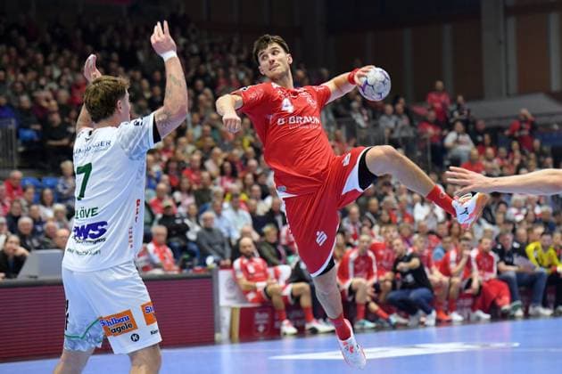 Nikolaj Enderleit (MT Melsungen 4) beim Wurf; Victor Kloeve (Frisch Auf Goeppingen 7) (L) , GER, MT Melsungen - Frisch Auf Goeppingen, Handball, 1. Bundesliga, 21. Spieltag, Saison 2025 2026, 14.02.2026, GER, MT Melsungen - Frisch Auf Goeppingen, Handball, 1. Bundesliga, 21. Spieltag, Saison 2025 2026, 14.02.2026 Kassel Copyright: xEibner-Pressefotox xRolandxSippelx EP_RSL