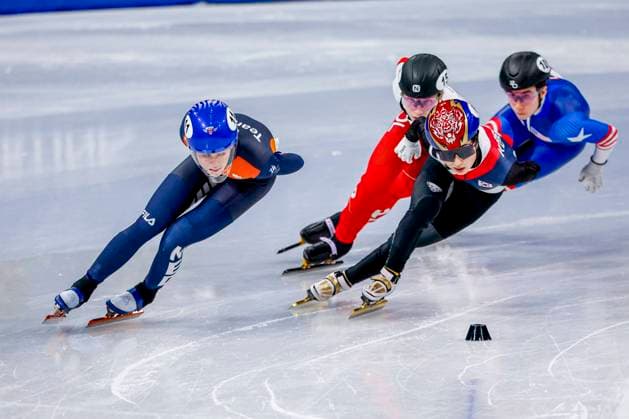 Michelle Velzeboer of the Netherlands and Gilli Kim of Republic of Korea Women s 1000m, Milano Cortina 2026 Winter Olympics: Day 8, Short Track Speed skating, Eisschnelllauf - Milano Cortina 2026 Winter Olympics: Day 8, Milano Speed Skating Stadium, February 14, 2026, Milan, Italy.