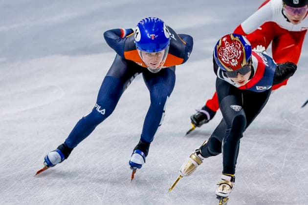 Michelle Velzeboer of the Netherlands and Gilli Kim of Republic of Korea Women s 1000m, Milano Cortina 2026 Winter Olympics: Day 8, Short Track Speed skating, Eisschnelllauf - Milano Cortina 2026 Winter Olympics: Day 8, Milano Speed Skating Stadium, February 14, 2026, Milan, Italy.