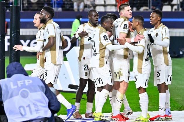 FOOTBALL : Paris FC vs Lens - Ligue 1 - 14 02 2026 Wesley Said ( 22 - Lens ) celebrates with teammates during the Ligue 1 match between Paris FC and RC Lens at Stade Jean Bouin on February 14, 2026 in Paris, France. ( Photo by Federico Pestellini PsnewZ ) - ParisFrance  Copyright: xFedericoxPestellinix