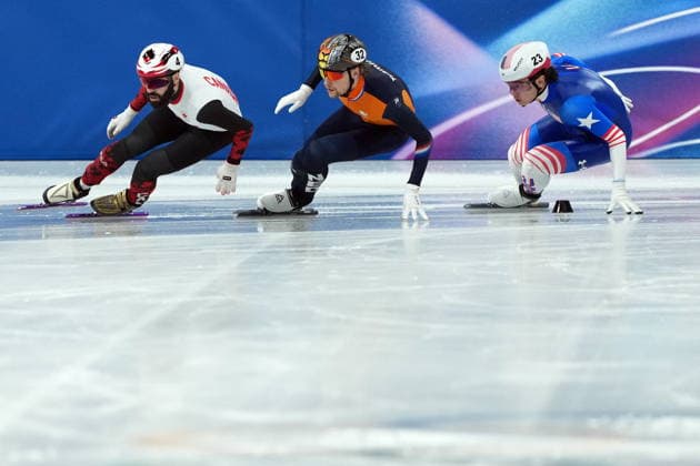 February 14, 2026, Milan, ITALY: Canada s Steven Dubios competes in the Men s quarterfinal 1500m Short Track Speed skating, Eisschnelllauf event during the 2026 Milan Cortina Winter Olympics in Milan, Italy on Saturday, February 14, 2026. Canada News - February 14, 2026  - ZUMAc35_ 20260214_zaf_c35_140 Copyright: xNathanxDenettex