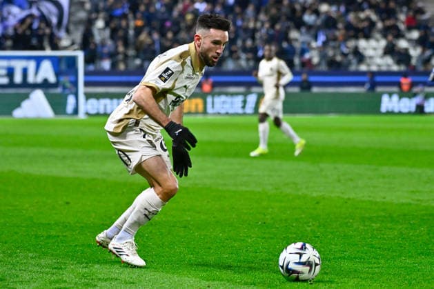 FOOTBALL : Paris FC vs Lens - Ligue 1 - 14 02 2026 Adrien THOMASSON ( 28 - Lens ) during the Ligue 1 match between Paris FC and RC Lens at Stade Jean Bouin on February 14, 2026 in Paris, France. ( Photo by Federico Pestellini PsnewZ ) - ParisFrance  Copyright: xFedericoxPestellinix