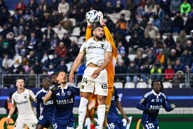 FOOTBALL : Paris FC vs Lens - Ligue 1 - 14 02 2026 Matthieu Udol ( 14 - Lens ) and Kevin Trapp ( 35 - PFC ) during the Ligue 1 match between Paris FC and RC Lens at Stade Jean Bouin on February 14, 2026 in Paris, France. ( Photo by Federico Pestellini PsnewZ ) - ParisFrance  Copyright: xFedericoxPestellinix