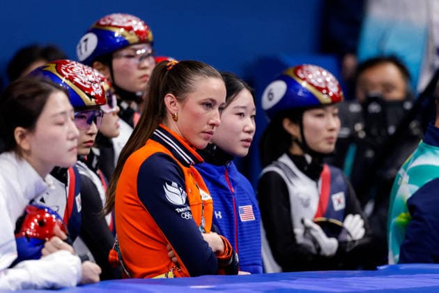 2026-02-14 Short Track Speed skating, Eisschnelllauf - Milano Cortina 2026 Winter Olympics - Day 8 MILAN, ITALY - FEBRUARY 14: Suzanne Schulting of the Netherlands while athletes are competing in the Women s 3000m Relay during Day 8 of Short Track Speed Skating - Milano Cortina 2026 Winter Olympics at Milano Ice Skating Arena on February 14, 2026 in Milan, Italy. (Photo by Joris Verwijst BSR Agency) Milan Italy Content not available for redistribution in The Netherlands directly or indirectly through any third parties. Copyright: xBSRxAgencyx