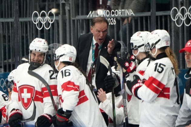 Milano Cortina, 2026 , Winter Olympic Games, Olympische Spiele, Olympia, OS Olympics, Winter-Olympische spiele 2026 , Eishockey Frauen, Finnland-Schweiz, Finland vs Switzerland, Finland vs Switzerland Women , Milano, Ice hockey, Eishockey Arena Rho Milano, Colin Müller, Muller Trainer SUI Photocopyright Gladys Chai von der Laage *** Milano Cortina, 2026 , Winter Olympic Games, Olympics, Winter Olympics 2026 , Ice Hockey Women, Finland Switzerland, Finland vs Switzerland, Finland vs Switzerland Women , Milano, Ice Hockey Arena Rho Milano, Colin Müller, Muller Trainer SUI Photocopyright Gladys Chai von der Laage