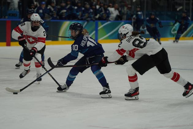 Milano Cortina, 2026 , Winter Olympic Games, Olympische Spiele, Olympia, OS Olympics, Winter-Olympische spiele 2026 , Eishockey Frauen, Finnland-Schweiz, Finland vs Switzerland, Finland vs Switzerland Women , Milano, Ice hockey, Eishockey Arena Rho Milano, Alina Marti, SUI, Elisa Holopainen Finland, Finnland FIN Alessia Baechler, SUI Photocopyright Gladys Chai von der Laage *** Milano Cortina, 2026 , Winter Olympic Games, Olympics, Winter Olympics 2026 , Ice Hockey Women, Finland Switzerland, Finland vs Switzerland, Finland vs Switzerland Women , Milano, Ice Hockey Arena Rho Milano, Alina Marti, SUI, Elisa Holopainen Finland, Finland FIN Alessia Baechler, SUI Photocopyright Gladys Chai von der Laage