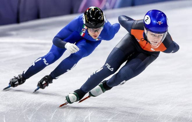 ITALY, MILAN - FEBRUARY 14, 2026: Xandra Velzeboer (front) of the Netherlands and Arianna Fontana of Italy compete in the women s 3,000m short-track Speed skating, Eisschnelllauf relay semifinals during the 2026 Winter Olympic Games, Olympische Spiele, Olympia, OS at the Milano Ice Skating Arena. Peter Kovalev TASS  88719443