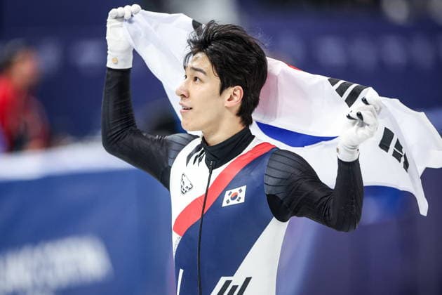 ITALY, MILAN - FEBRUARY 14, 2026: Hwang Dae-heon of South Korea celebrates coming second in Final A of the men s 1,500m short-track Speed skating, Eisschnelllauf event during the 2026 Winter Olympic Games, Olympische Spiele, Olympia, OS at the Milano Ice Skating Arena 2026 Winter Olympics: Short-Track Speed Skating  - ZUMAt113 20260214_zaa_t113_415 Copyright: xPeterxKovalevx