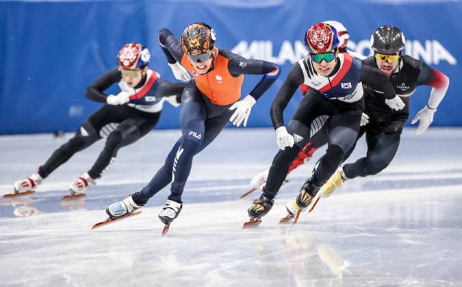 ITALY, MILAN - FEBRUARY 14, 2026: Jens van t Wout of the Netherlands and Hwang Dae-heon (L-R front) of South Korea compete in Final A of the men s 1,500m short-track Speed skating, Eisschnelllauf event during the 2026 Winter Olympic Games, Olympische Spiele, Olympia, OS at the Milano Ice Skating Arena 2026 Winter Olympics: Short-Track Speed Skating  - ZUMAt113 20260214_zaa_t113_420 Copyright: xPeterxKovalevx