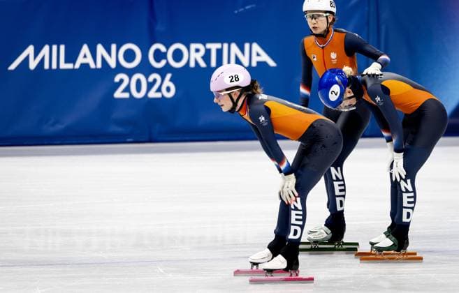MILAN - ZoÃ« Deltrap, Selma Poutsma, and Michelle Velzeboer during the 3000-meter relay short track Speed skating, Eisschnelllauf event at the Milan Ice Skating Area at the Milan Winter Olympics. SEM VAN DER WAL ANP xVIxANPxSportx xxANPxIVx 550715474 originalFilename: 550715474.jpg
