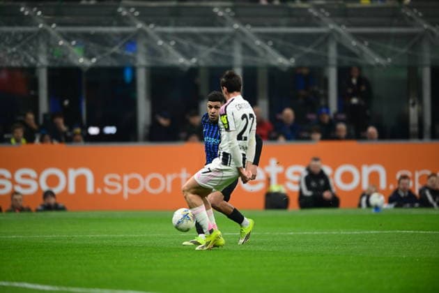 FC Internazionale v Juventus FC - Serie A Luis Henrique of Inter Milan scores during the Serie A match between Inter Milan and Juventus at San Siro Stadium in Milan, Italy, on February 14, 2026. Milan Lombardy Italy  Copyright: xAndreaxDiodatox originalFilename:diodato-intermil260214_npM3p.jpg