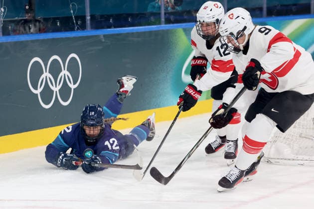 February 14, 2026, Milan, Lombardy, Italy: Sanni Vanhanen 12 of Team Finland and Lisa Ruedi 12 of Team Switzerland in a women s Ice hockey, Eishockey quarterfinal during the Milano Cortina 2026 Olympic Winter games, Winterspiele,Spiele, Summer games at Milano Rho Ice Hockey Arena. Milan Italy - ZUMAm117 20260214_oly_m117_043 Copyright: xDavidxMcIntyrex