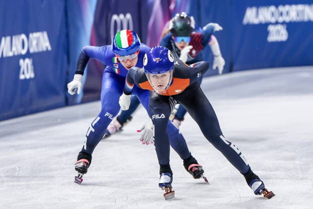 ITALY, MILAN - FEBRUARY 14, 2026: Michelle Velzeboer (front) of the Netherlands and Elisa Confortola of Italy compete in the women s 3,000m short-track Speed skating, Eisschnelllauf relay semifinals during the 2026 Winter Olympic Games, Olympische Spiele, Olympia, OS at the Milano Ice Skating Arena. Peter Kovalev TASS  88720734