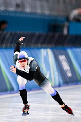 Katsuhiro KURATSUBO (JPN) vs Zhiwen XUE (CHN), during Speed skating, Eisschnelllauf Men s 500m, Speed Skating, at the Olympic Winter games, Winterspiele,Spiele, Summer games Milano Cortina 2026, at Milano Speed Skating Stadium, on February 14, 2026 in Milan, Italy. Noxthirdxpartyxsales  aflo_319873894
