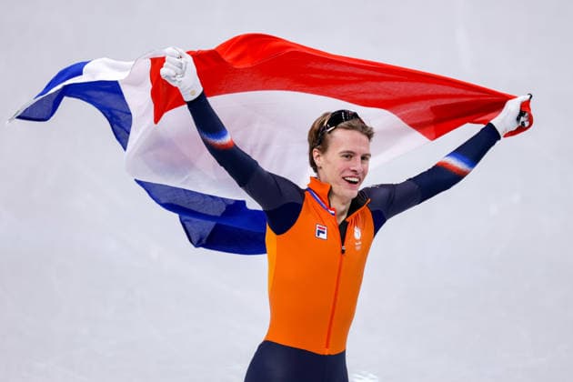 2026-02-14 Short Track Speed skating, Eisschnelllauf - Milano Cortina 2026 Winter Olympics - Day 8 MILAN, ITALY - FEBRUARY 14: Jens van t Wout of the Netherlands celebrating with flag after competing in the Men s 1500m during Day 8 of Short Track Speed Skating - Milano Cortina 2026 Winter Olympics at Milano Ice Skating Arena on February 14, 2026 in Milan, Italy. (Photo by Joris Verwijst BSR Agency) Milan Italy Content not available for redistribution in The Netherlands directly or indirectly through any third parties. Copyright: xBSRxAgencyx