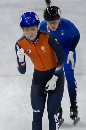 February 14, 2026, Milano, Lombardy, Italy: Xandra Velzeboer (2) of the Netherlands raise her finger in victory ahead of Arianna Fontana (10) of Italy in Short Track Speed skating, Eisschnelllauf Women 3000m relay semifinals during the 2026 Winter Olympics at the Milano Ice Skating Arena on Saturday in Milano. Milano Italy - ZUMAj89_ 20260214_oly_j89_035 Copyright: xPaulxKitagakixJr.x