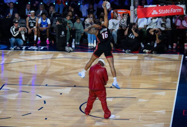 NBA, Basketball Herren, USA All Star 2026: Slum Dunk Contest LOS ANGELES, CA - FEB 14: Keshad Johnson of Miami Heat won the Slum Dunk Contest during NBA All Star 2026 Saturday at Intuit Dome, Inglewood, Los Angeles, California, United States on February 14, 2026. Tayfun Coskun Anadolu California United States. Editorial use only. Please get in touch for any other usage.  Copyright: x2026xAnadoluxTayfunxCoskunx