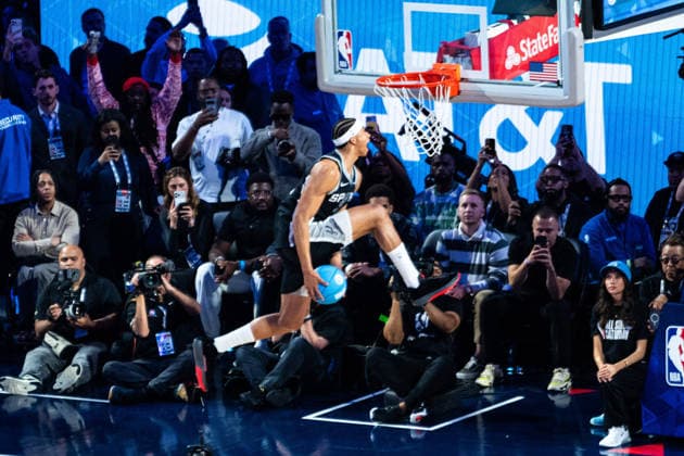 NBA, Basketball Herren, USA All Star 2026: Slum Dunk Contest LOS ANGELES, CA - FEB 14: Carter Bryant from the San Antonio Spurs during the Dunk contest at the NBA All-Star weekend at Intuit Dome in Los Angeles, United States on February 14, 2026. Jon Putman Anadolu California United States. Editorial use only. Please get in touch for any other usage.  Copyright: x2026xAnadoluxJonxPutmanx