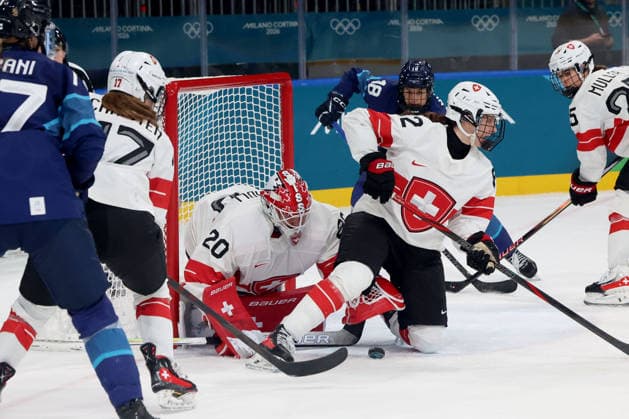 February 14, 2026, Milan, Lombardy, Italy: Andrea Braendli 20 of Team Switzerland saves the puck against Team Finland in a women s Ice hockey, Eishockey quarterfinal during the Milano Cortina 2026 Olympic Winter games, Winterspiele,Spiele, Summer games at Milano Rho Ice Hockey Arena. Milan Italy - ZUMAm117 20260214_oly_m117_056 Copyright: xDavidxMcIntyrex