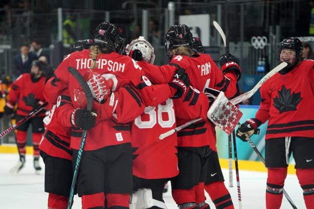 Milano Cortina, 2026 , Winter Olympic Games, Olympische Spiele, Olympia, OS Olympics, Winter-Olympische spiele 2026 , Eishockey Frauen, Finnland-Kanada ,vs Deutschland, Canada vs Germany Women , Playoffs Quarterfinals, Milano Rho Ice hockey, Eishockey Arena Canada CAN jubeln Photocopyright Gladys Chai von der Laage *** Milano Cortina, 2026 , Winter Olympic Games, Olympics, Winter Olympics 2026 , Ice Hockey Women, Finland Canada , vs Germany, Canada vs Germany Women , Playoffs Quarterfinals, Milano Rho Ice Hockey Arena Canada CAN cheer Photocopyright Gladys Chai von der Laage
