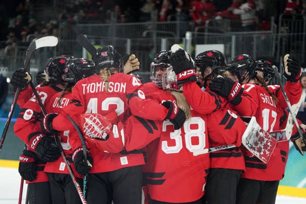 Milano Cortina, 2026 , Winter Olympic Games, Olympische Spiele, Olympia, OS Olympics, Winter-Olympische spiele 2026 , Eishockey Frauen, Finnland-Kanada ,vs Deutschland, Canada vs Germany Women , Playoffs Quarterfinals, Milano Rho Ice hockey, Eishockey Arena Kanada Canada jubeln Photocopyright Gladys Chai von der Laage *** Milano Cortina, 2026 , Winter Olympic Games, Olympics, Winter Olympics 2026 , Ice Hockey Women, Finland Canada , vs Germany, Canada vs Germany Women , Playoffs Quarterfinals, Milano Rho Ice Hockey Arena Canada Canada cheer Photocopyright Gladys Chai von der Laage