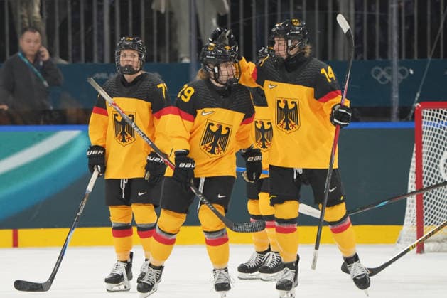 Milano Cortina, 2026 , Winter Olympic Games, Olympische Spiele, Olympia, OS Olympics, Winter-Olympische spiele 2026 , Eishockey Frauen, Finnland-Kanada ,vs Deutschland, Canada vs Germany Women , Playoffs Quarterfinals, Milano Rho Ice hockey, Eishockey Arena Anne Bartsch, Katarina Jobst- Smith, Carina strobel, , Germany Deutschland GER Photocopyright Gladys Chai von der Laage *** Milano Cortina, 2026 , Winter Olympic Games, Olympics, Winter Olympics 2026 , Ice Hockey Women, Finland Canada ,vs Germany, Canada vs Germany Women , Playoffs Quarterfinals, Milano Rho Ice Hockey Arena Anne Bartsch, Katarina Jobst Smith, Carina strobel, , Germany Germany GER Photocopyright Gladys Chai von der Laage