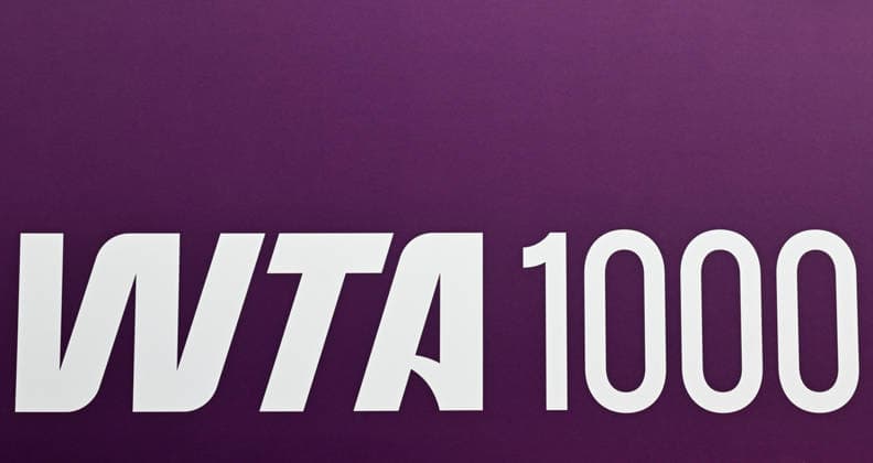 Doha Racket Exchange: WTA, Tennis Damen 1000 Finale Gives Way To ATP, Tennis Herren 500 Arrivals DOHA, QATAR FEBRUARY 14: A view of the WTA 1000 banner at the conclusion of the 2026 Qatar TotalEnergies Open at the Khalifa International Tennis and Squash Complex in Doha, Qatar, February 14, 2026. The evening marks a major logistical transition at the venue as the WTA 1000 event concludes and the site prepares for the arrival of the ATP 500 Qatar ExxonMobil Open tour with early practice sessions and media preparations Doha Qatar  Copyright: xArturxWidakx originalFilename:widak-doharack260214_npl54.jpg