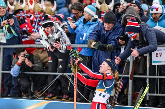 260214 -- ANTERSELVA, Feb. 14, 2026 -- Maren Kirkeeide of Norway poses for photos with spectators after the biathlon women s 7.5km sprint event at the Milan-Cortina 2026 Olympic Winter games, Winterspiele,Spiele, Summer games in Anterselva, Italy, Feb. 14, 2026. MICO2026ITALY-ANTERSELVA-OLYMPIC WINTER GAMES-BIATHLON-WOMEN S 7.5KM SPRINT JiangxHan  (MICO2026)ITALY-ANTERSELVA-OLYMPIC WINTER GAMES-BIATHLON-WOMEN S 7.5KM SPRINT IMAGO JiangxHan  imago images 0847602062